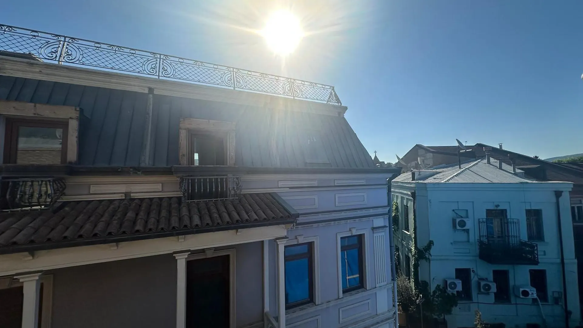 Six Rooms Tbilisi kontakter